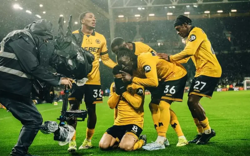 ولفرهامبتون يسقط أستون فيلا بثنائية مفاجئة ضمن منافسات الدوري الإنجليزي الممتاز